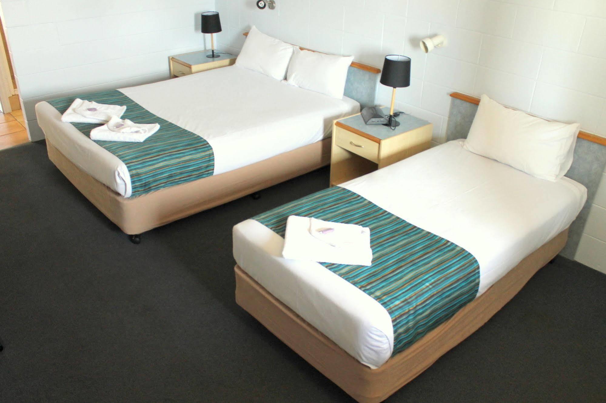 Rocky Glen Hotel Motel Гладстон Екстериор снимка