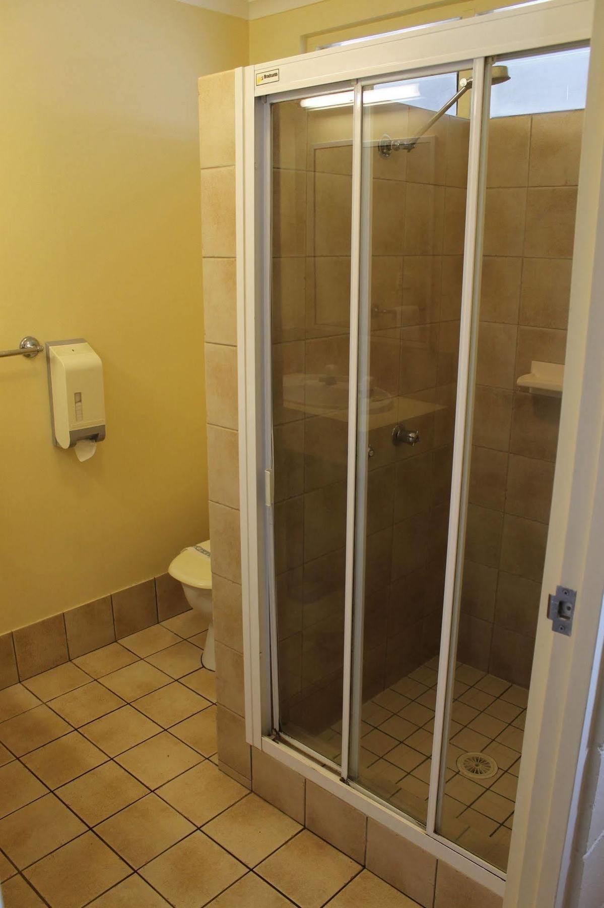 Rocky Glen Hotel Motel Гладстон Екстериор снимка