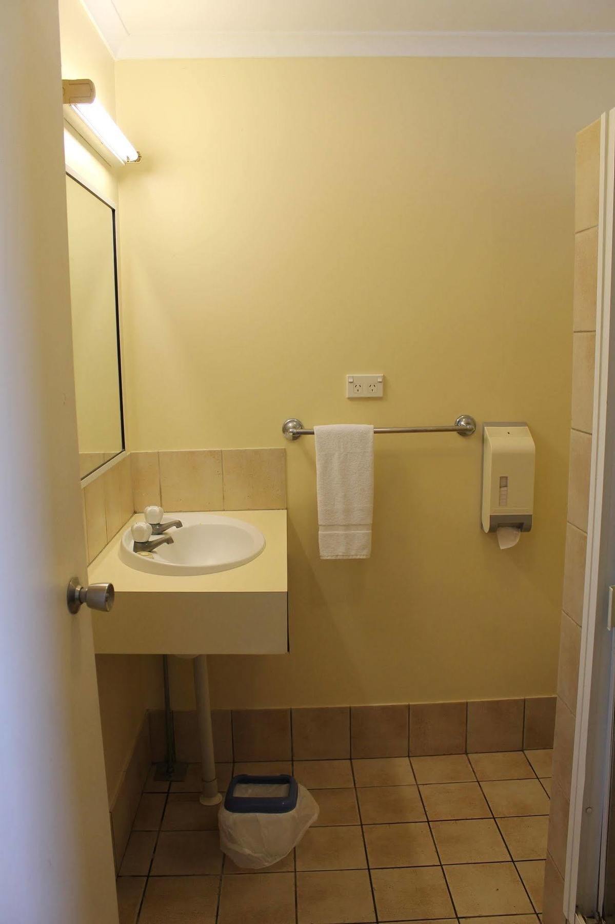 Rocky Glen Hotel Motel Гладстон Екстериор снимка