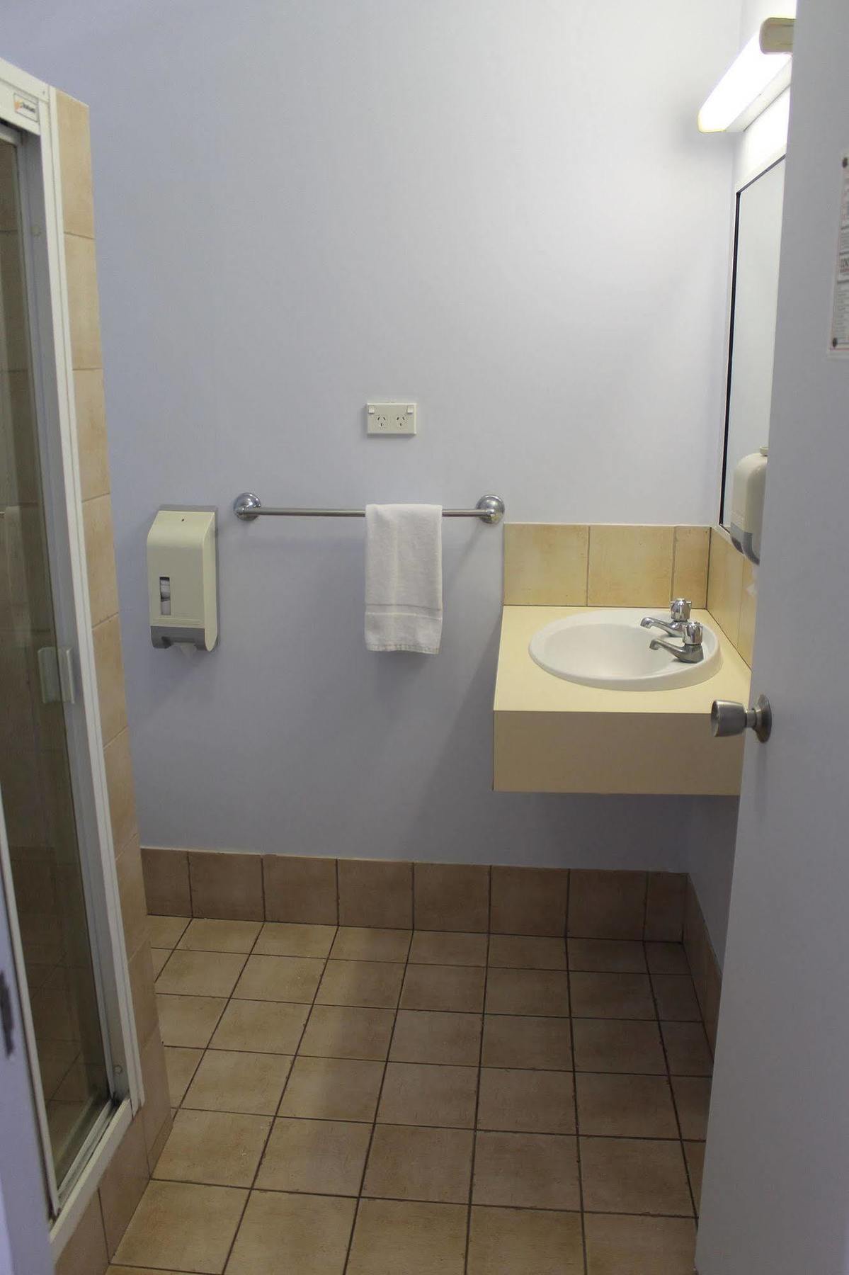 Rocky Glen Hotel Motel Гладстон Екстериор снимка