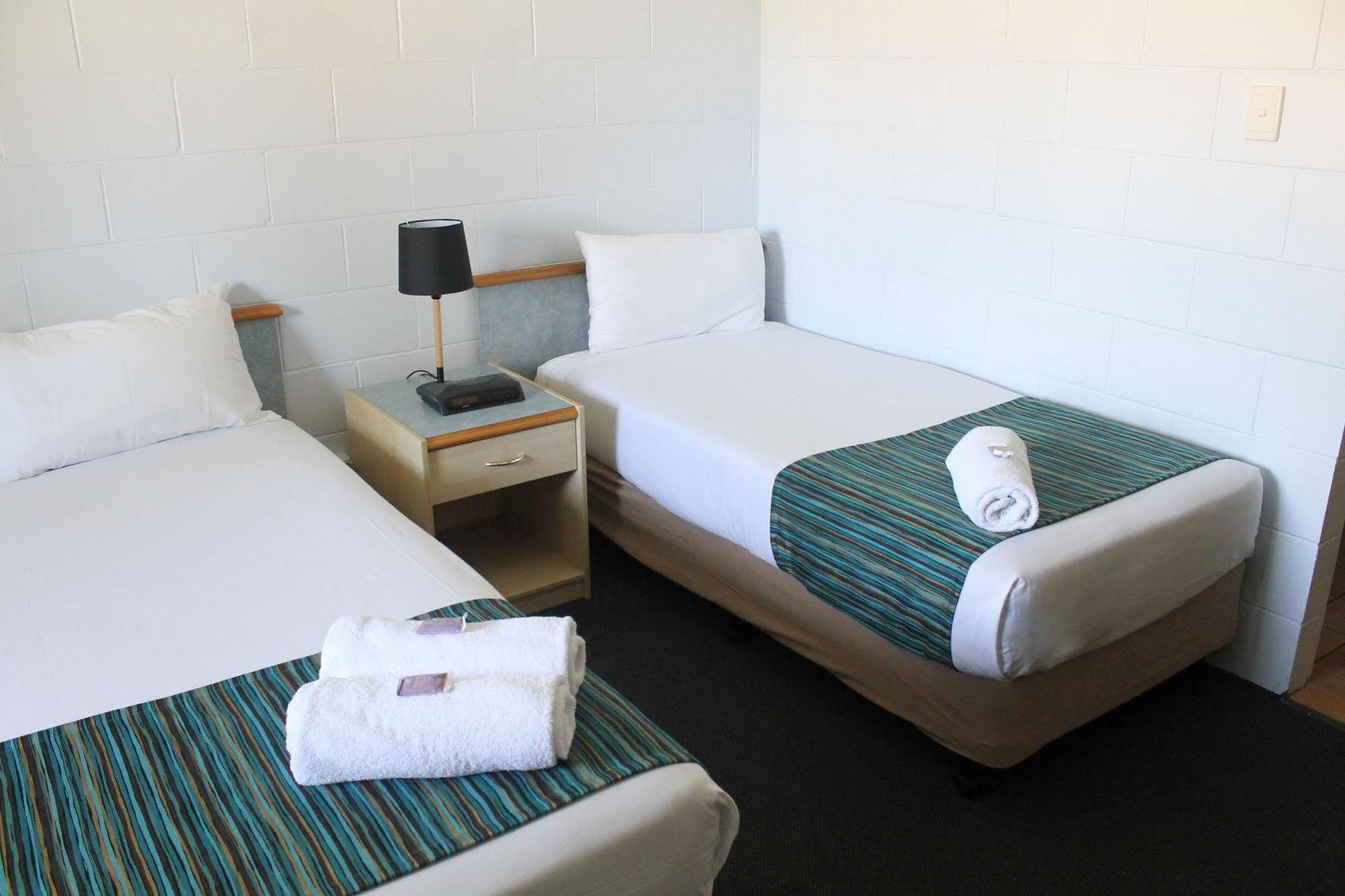 Rocky Glen Hotel Motel Гладстон Екстериор снимка