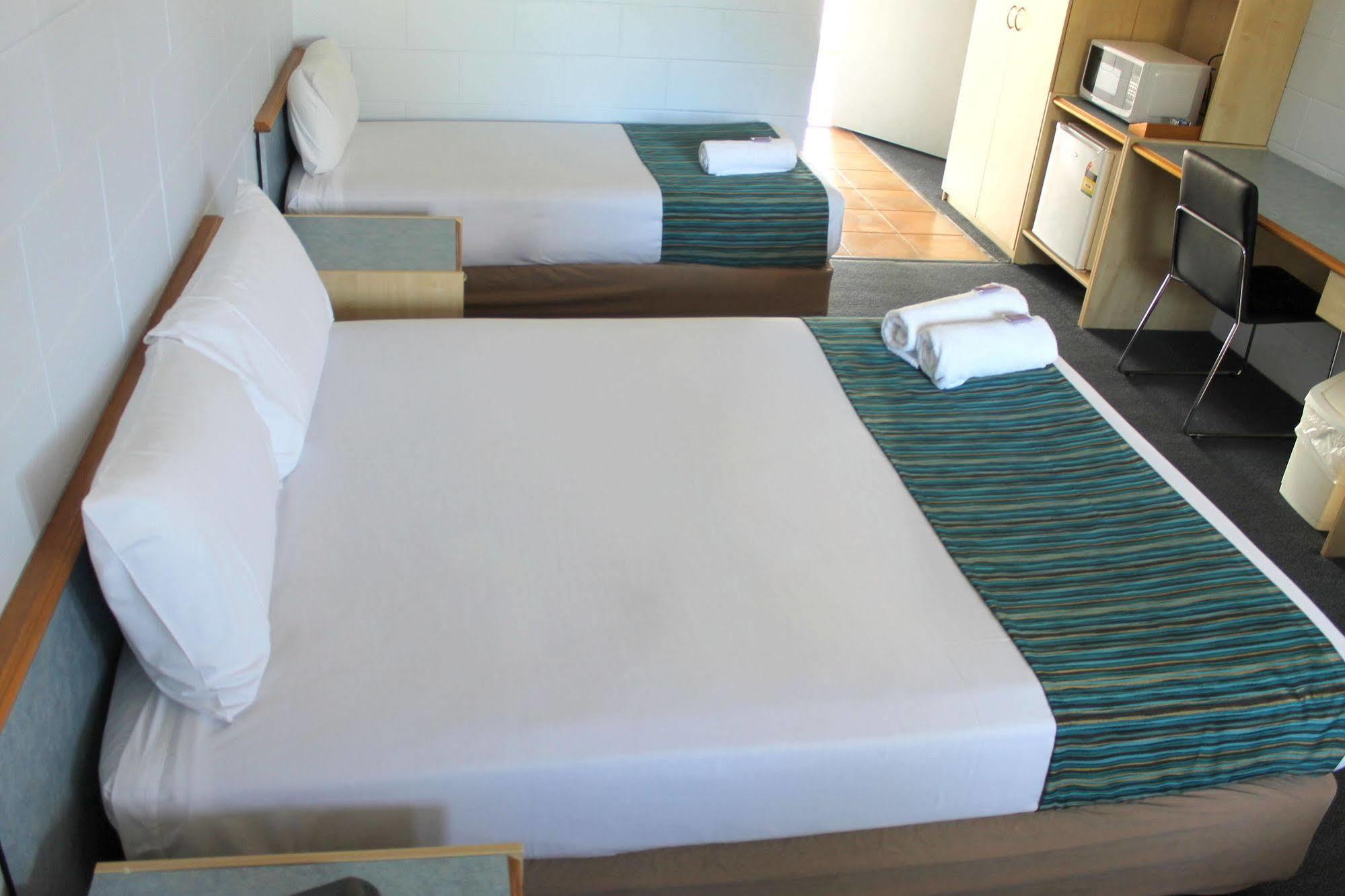 Rocky Glen Hotel Motel Гладстон Екстериор снимка