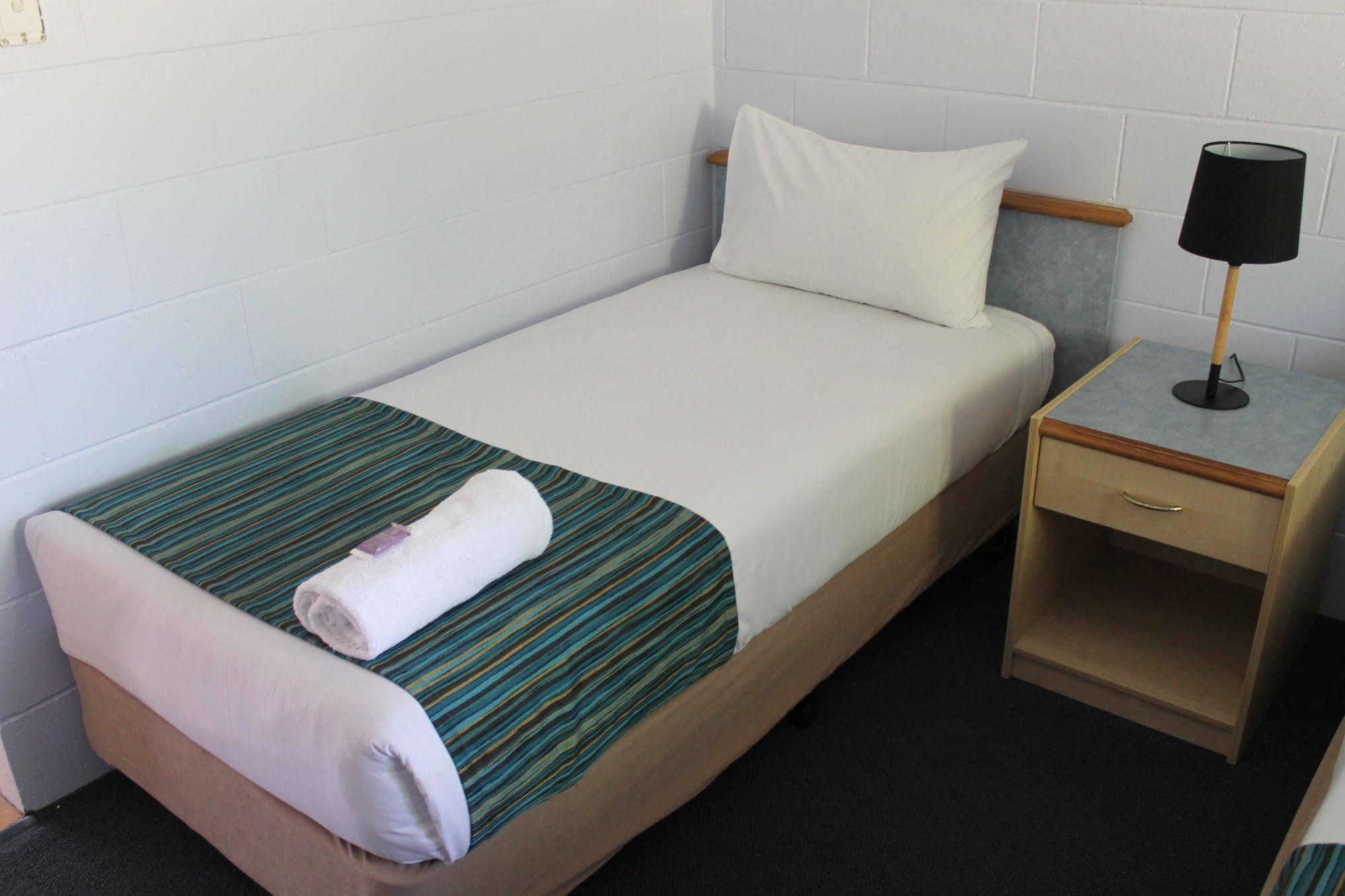 Rocky Glen Hotel Motel Гладстон Екстериор снимка