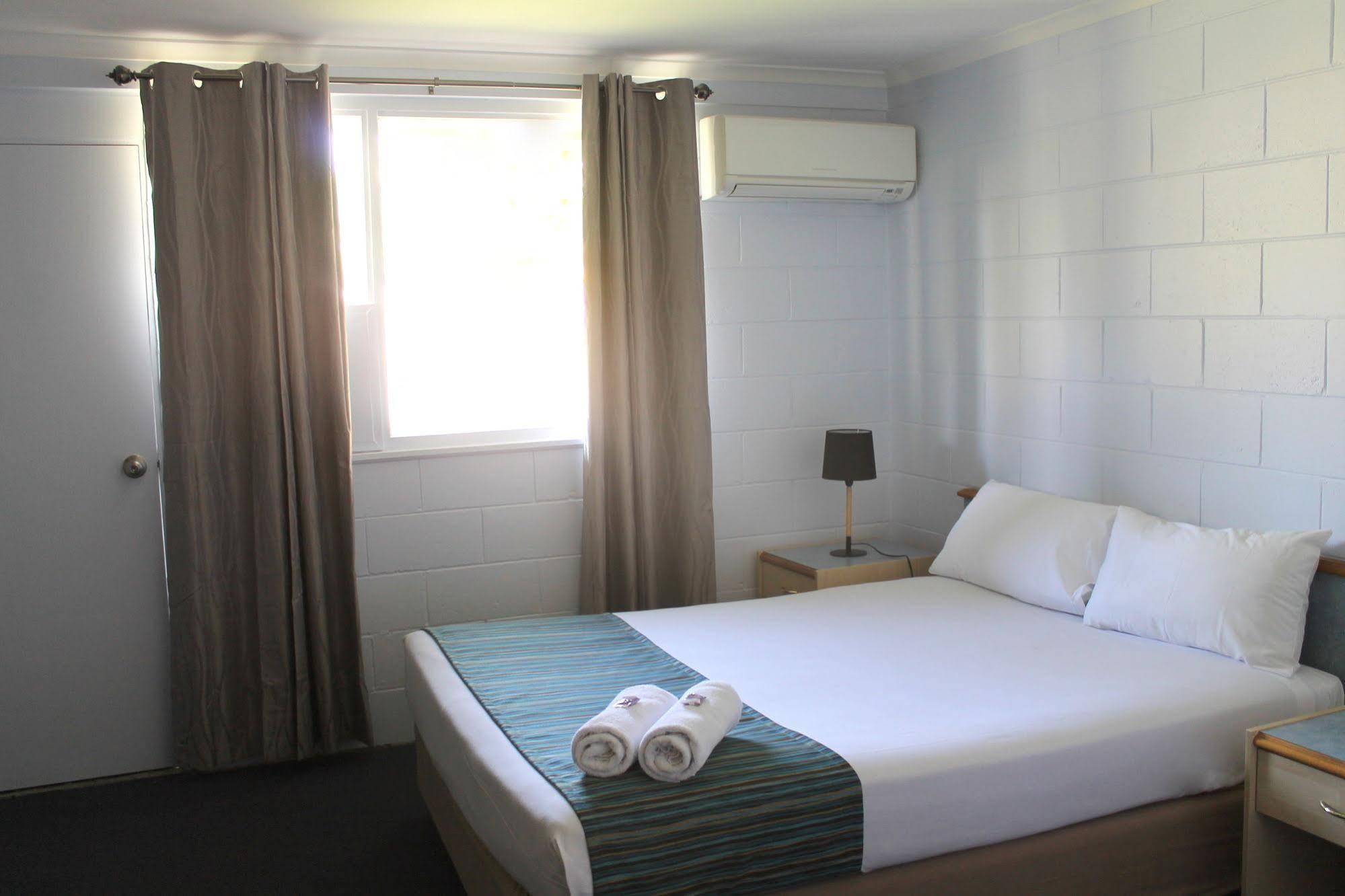 Rocky Glen Hotel Motel Гладстон Екстериор снимка