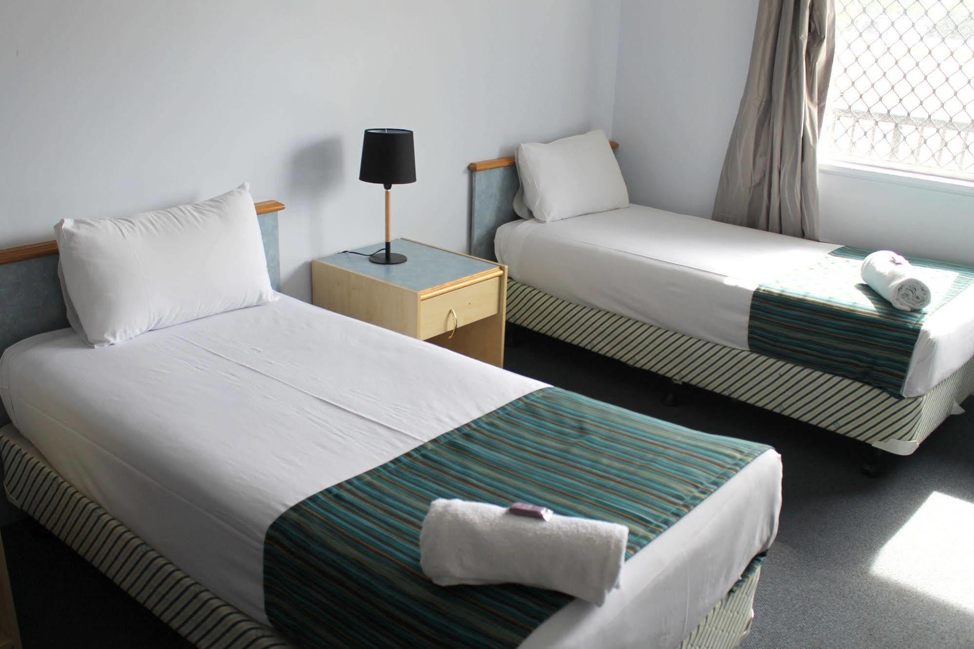 Rocky Glen Hotel Motel Гладстон Екстериор снимка