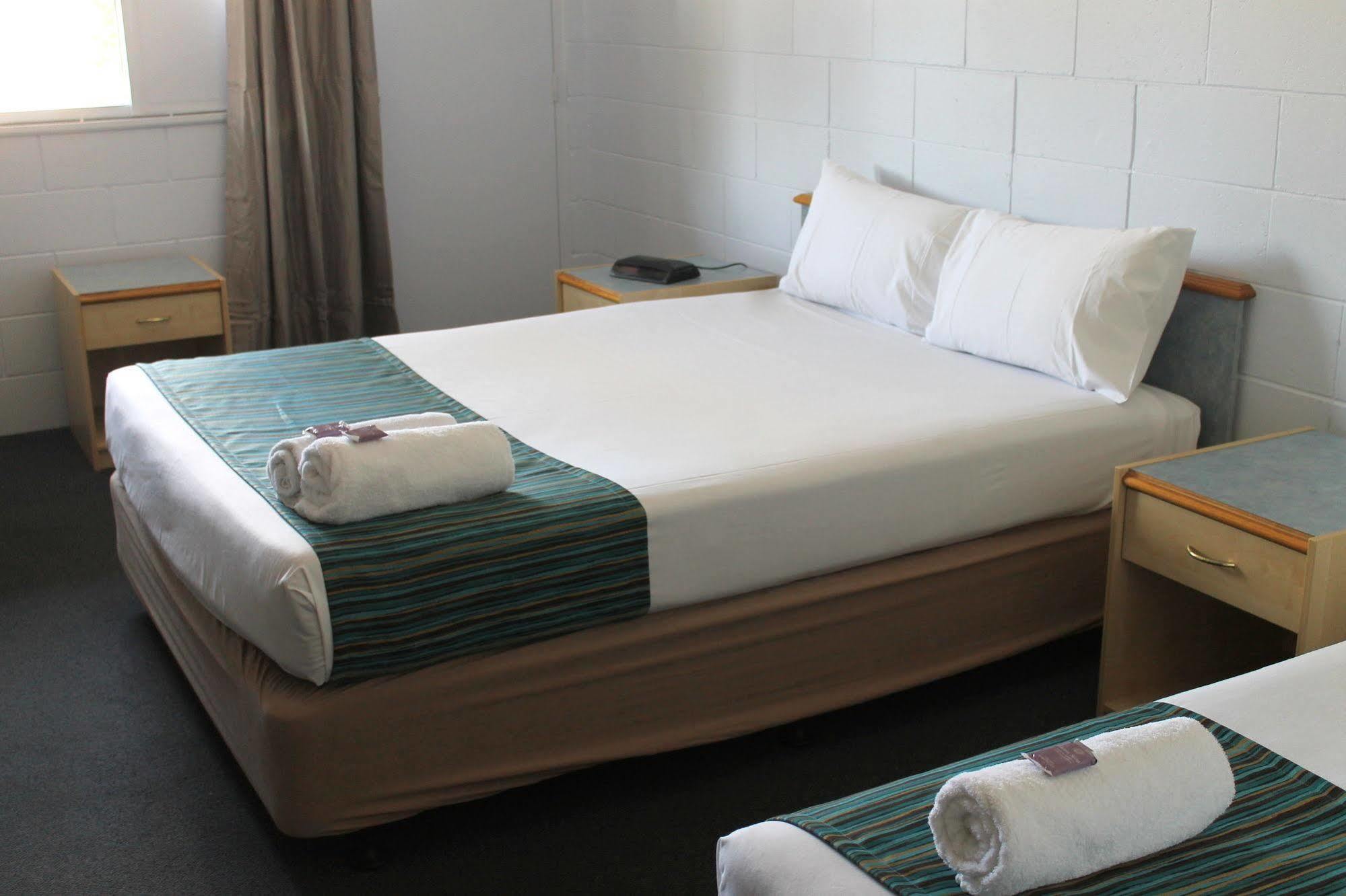 Rocky Glen Hotel Motel Гладстон Екстериор снимка
